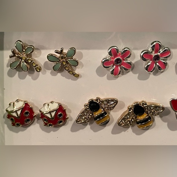 Avon Earring Box Set (10 Pairs) - Picture 6 of 6